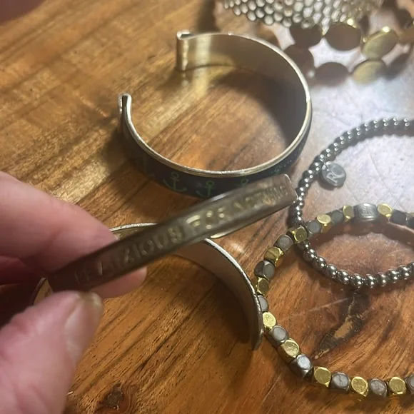 6 cuffs and 2 stretch brackets. Several of these are RusticCuff - Picture 4 of 8